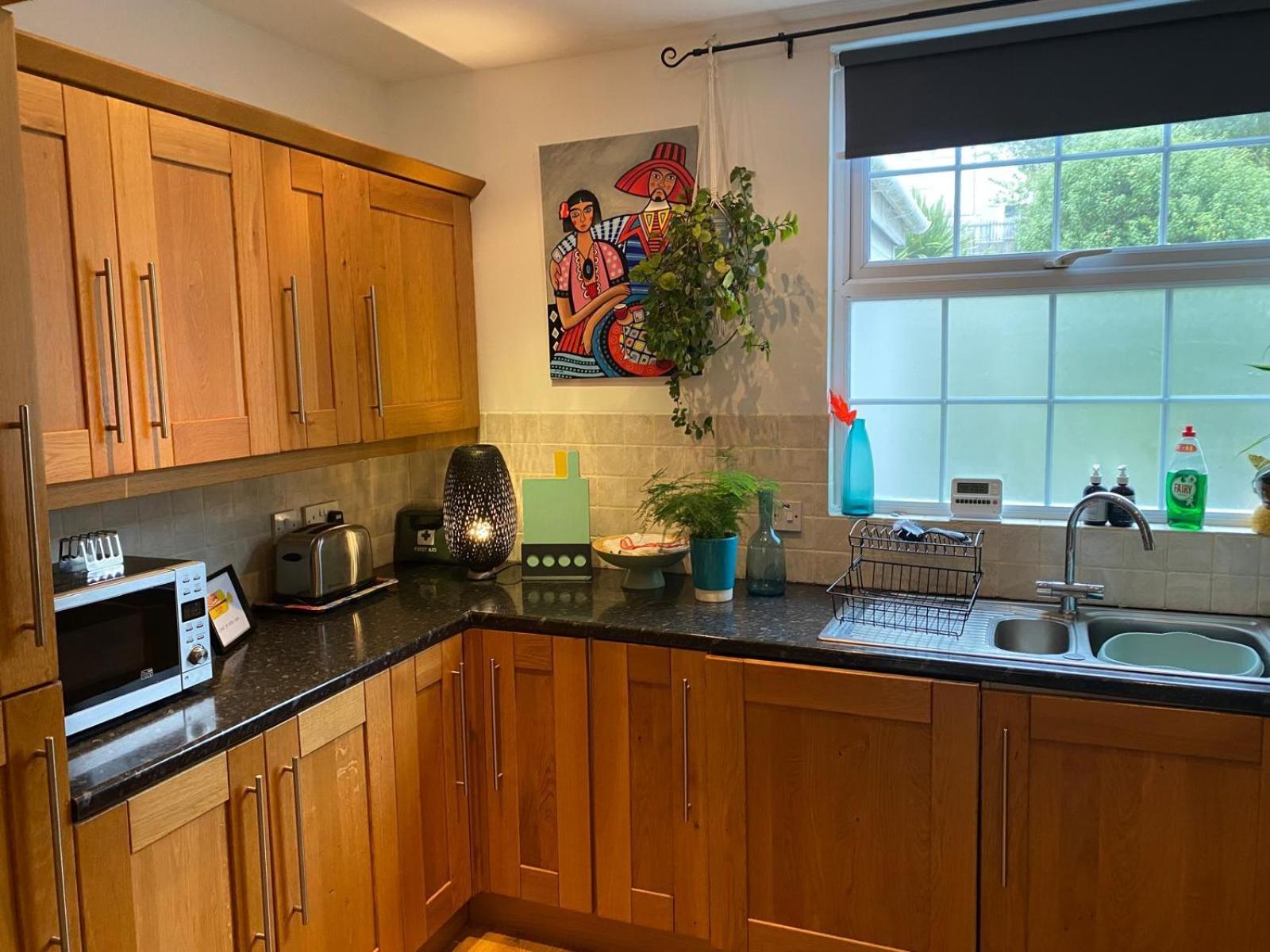 True Colours Apartment In Central Location Bangor  Extérieur photo