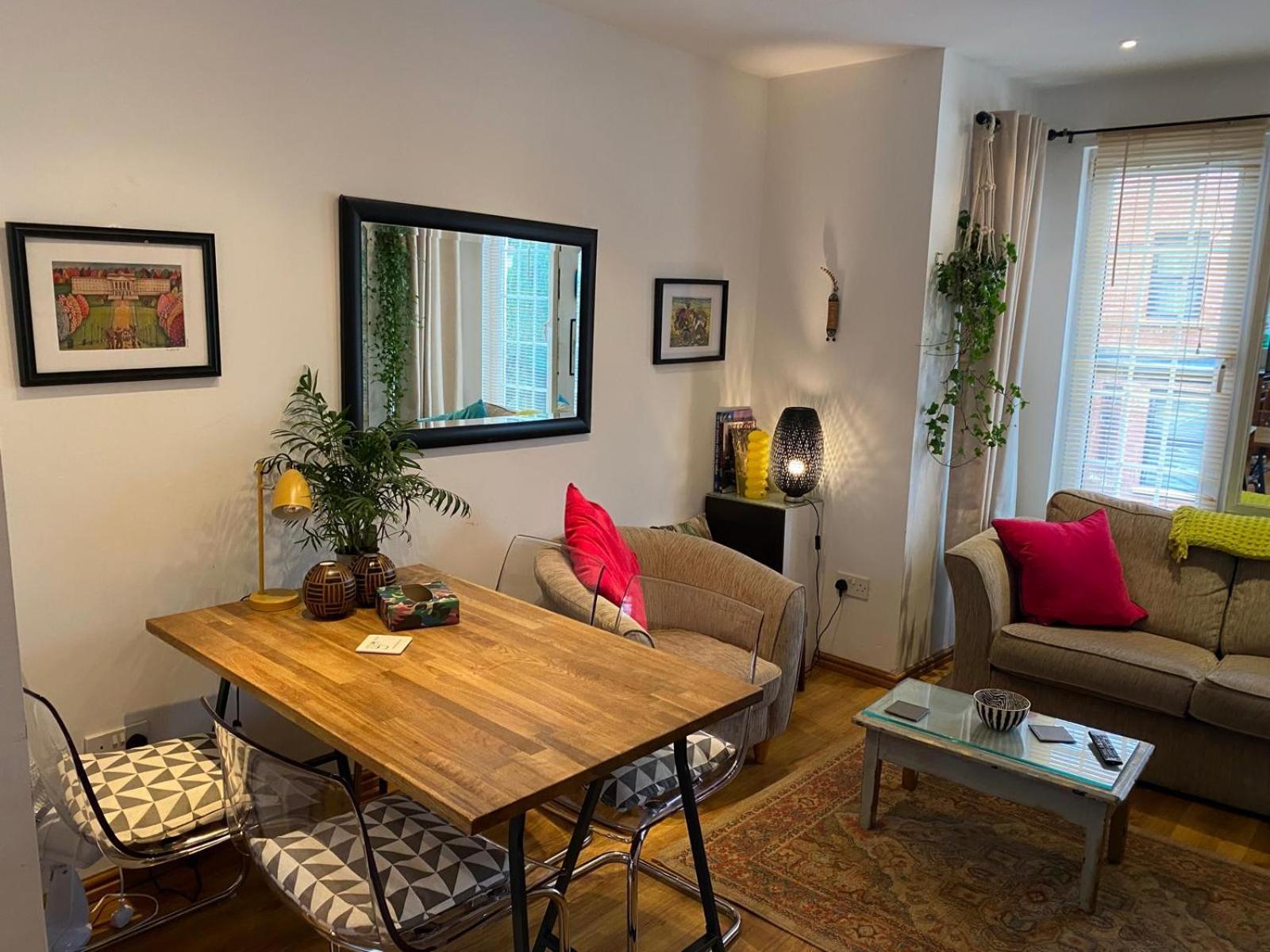 True Colours Apartment In Central Location Bangor  Extérieur photo