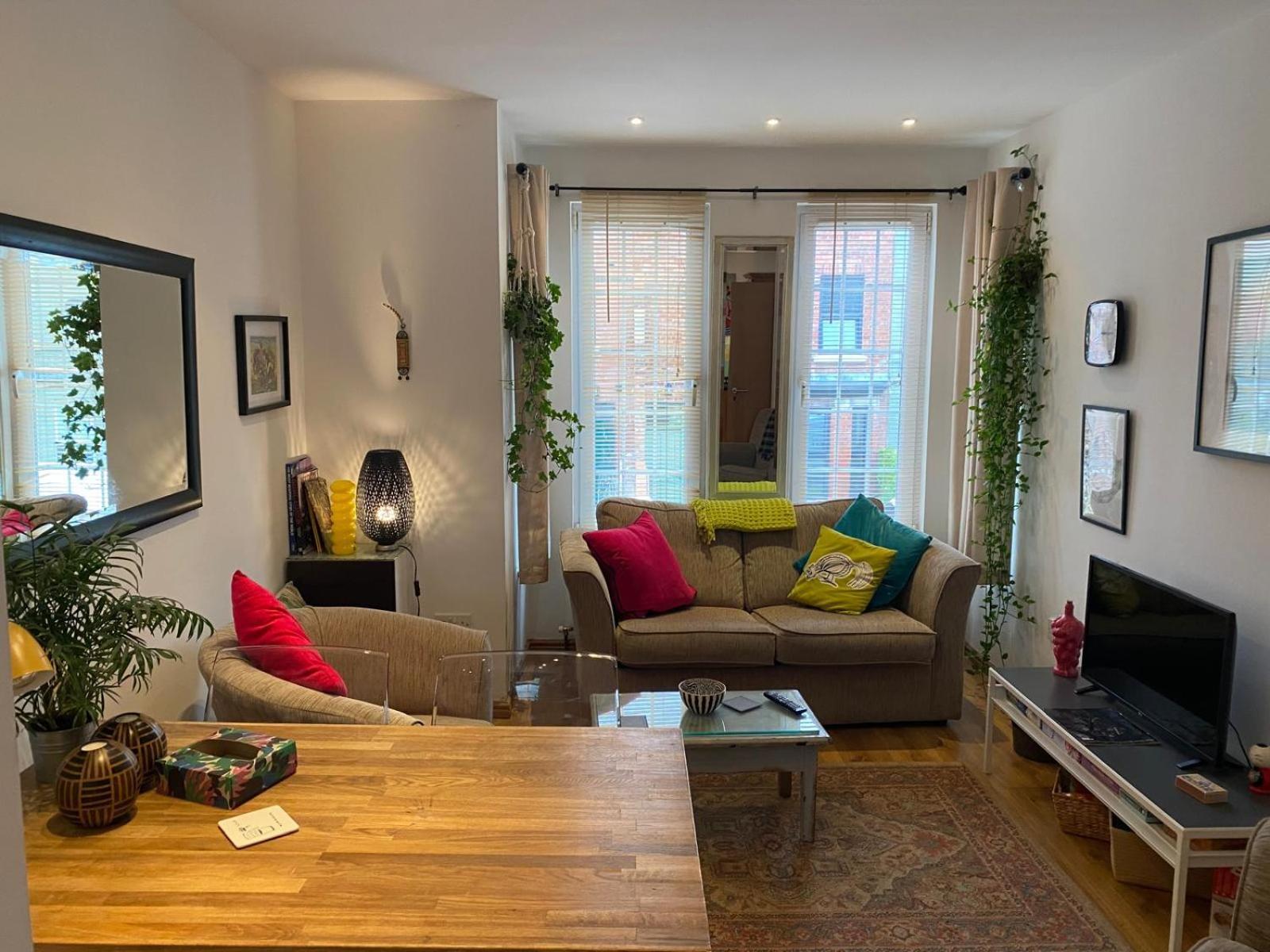 True Colours Apartment In Central Location Bangor  Extérieur photo