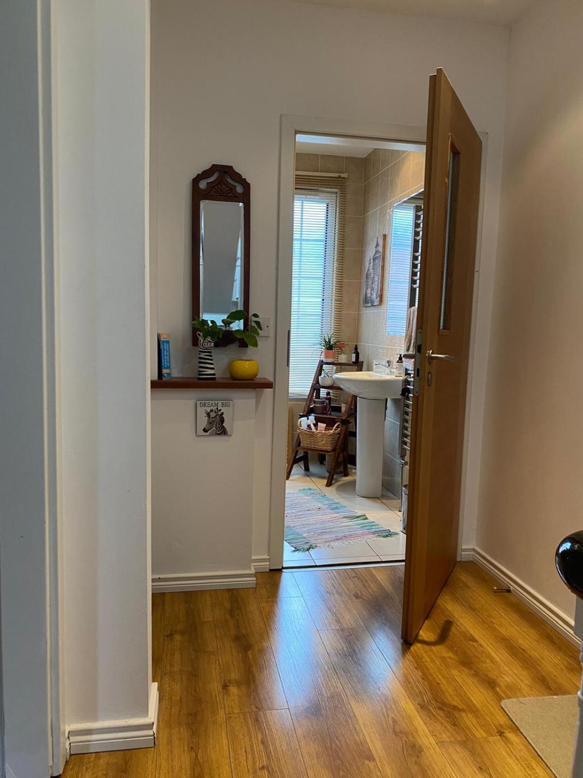 True Colours Apartment In Central Location Bangor  Extérieur photo