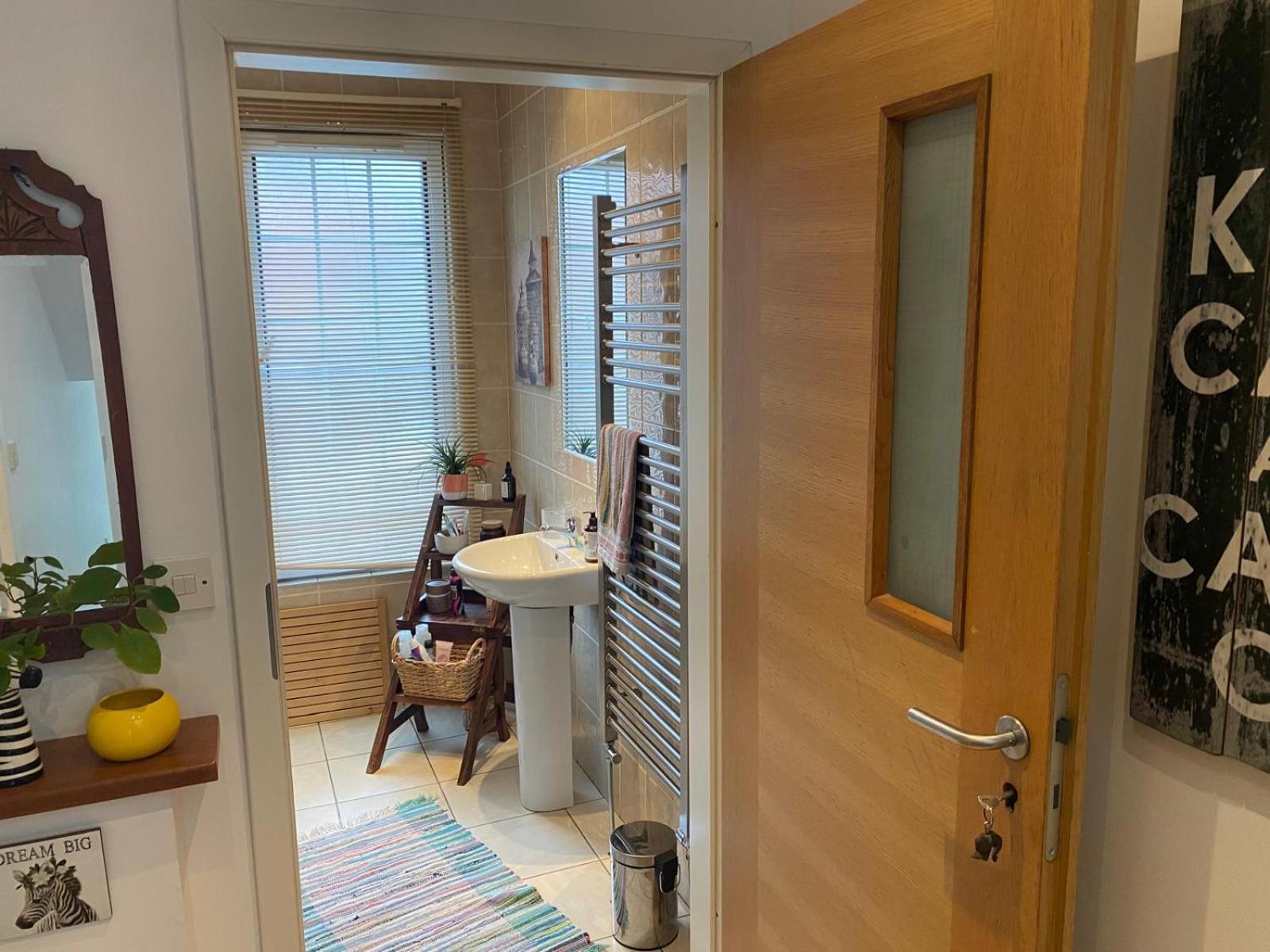 True Colours Apartment In Central Location Bangor  Extérieur photo